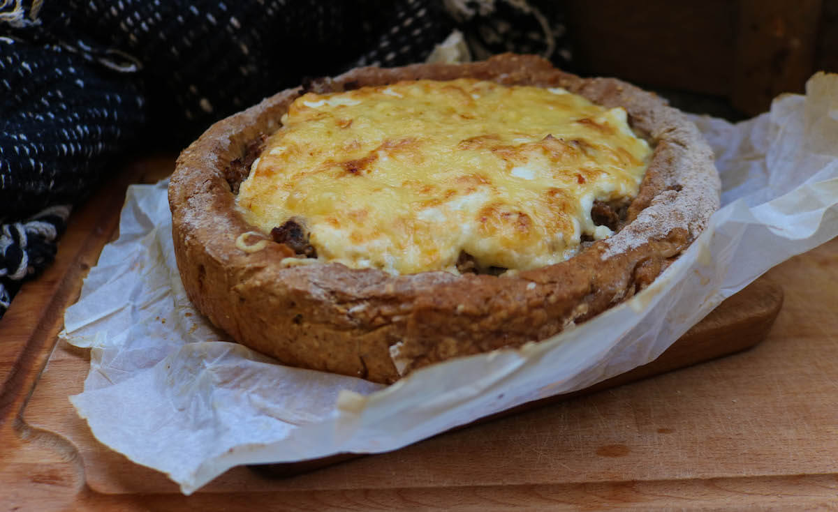 featured image for recipe on keto pie with minced meat