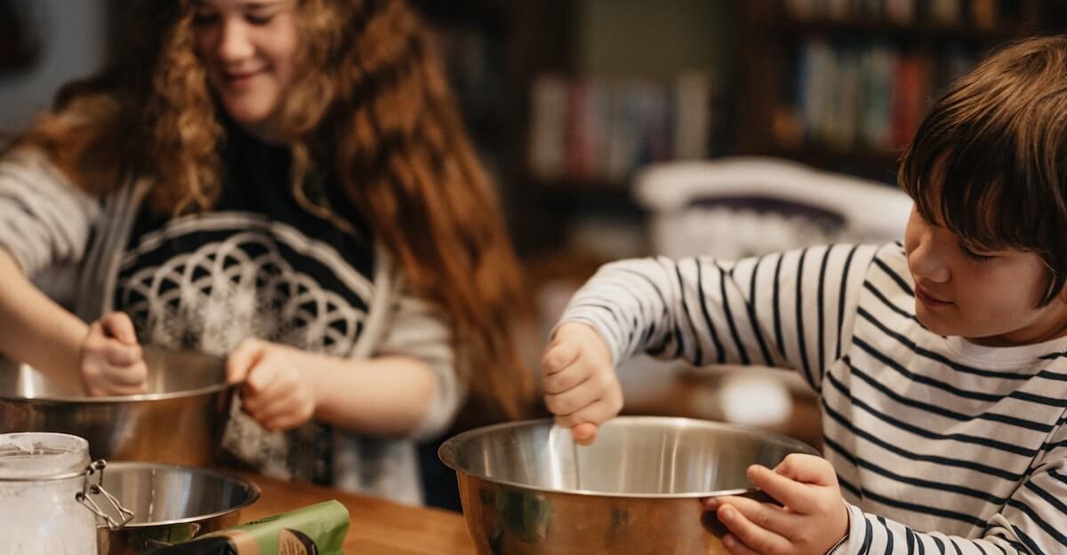 Indoor play for kids – encourage them in the kitchen